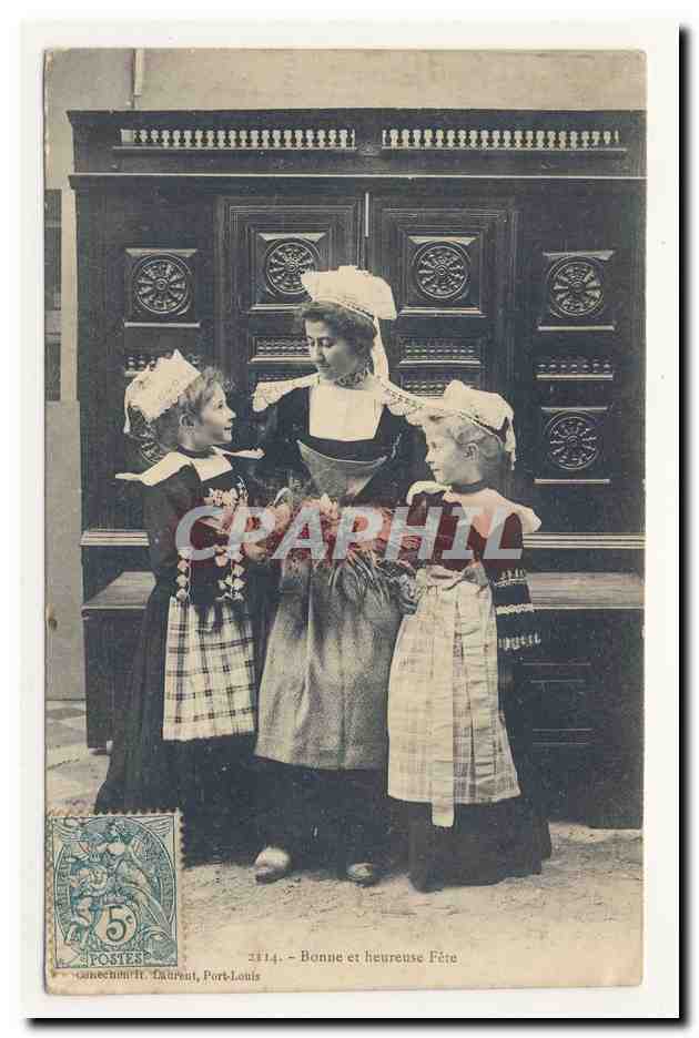 bonne et heureuse fete coiffe folklore meuble vaisselier broderie costume CPA