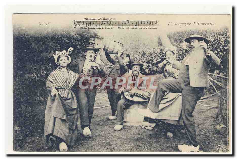 l'auvergne pittoresque vielle ivrogne sabot equilibriste coiffe folklore broderie costume CPA