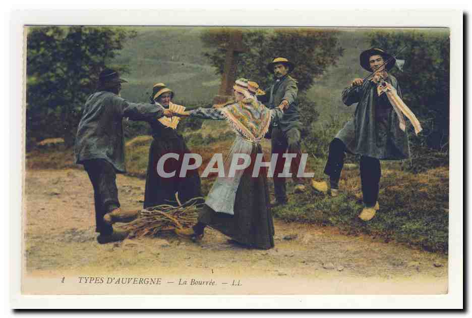 types d'auvergne la bourree pittoresque sabots coiffe folklore broderie costume CPA