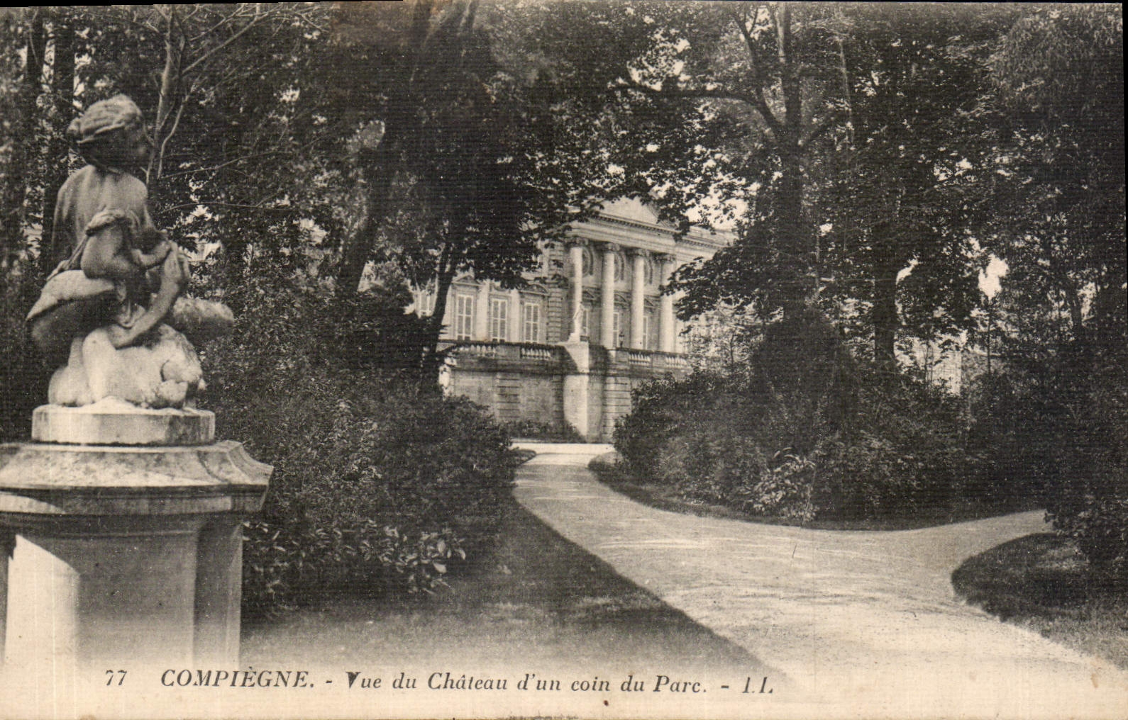 Compiègne - Vue du Château d'un coin du Parc - 11