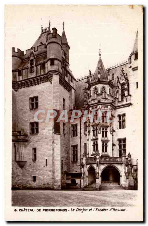 CPA Chateau de Pierrefonds le Donjon et l'Escalier d'Honneur 