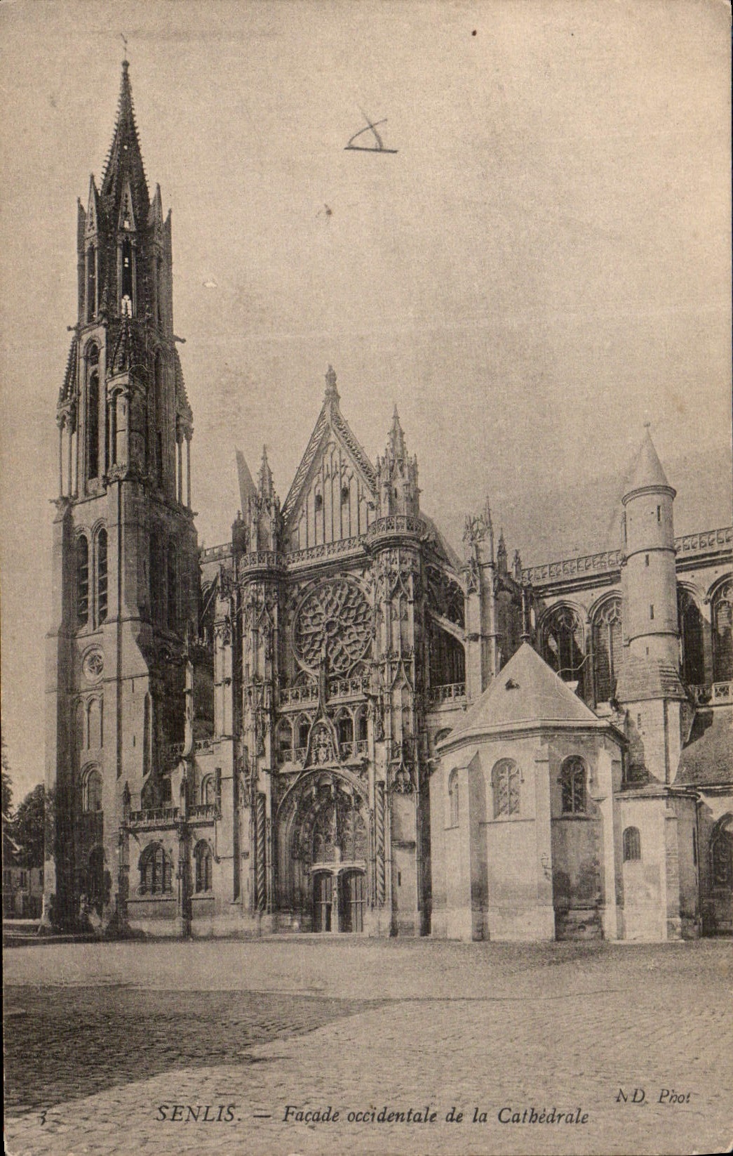 Senlis — Façade occidentale de la Cathédrale — N.D. Phot