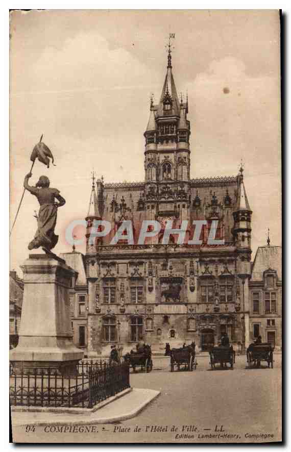 CPA Compiegne Place de l'Hotel de Ville 