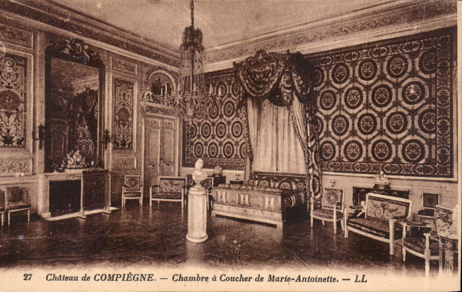 Château de Compiègne — Chambre à Coucher de Marie-Antoinette — LL