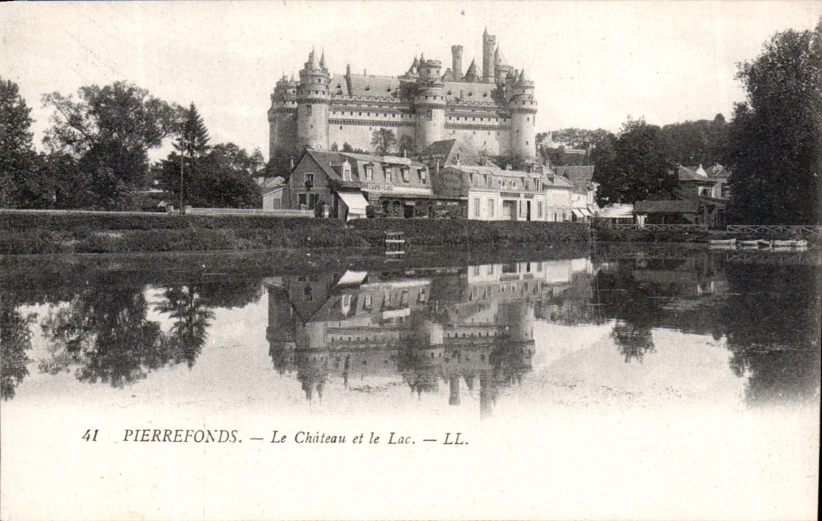 Pierrefonds — Schloss und See — LL.