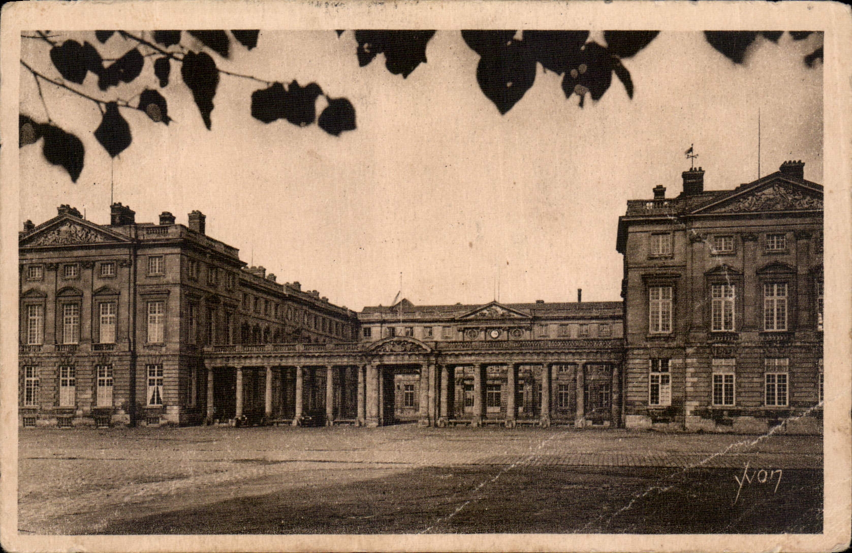 Château de Compiègne — Façade du Château — Édition d'Art YVON, n° 1017