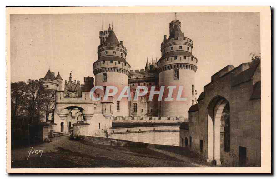CPA Chateau de Pierrefonds Oise l'Entree du Chateau et Tours Charlemagne 