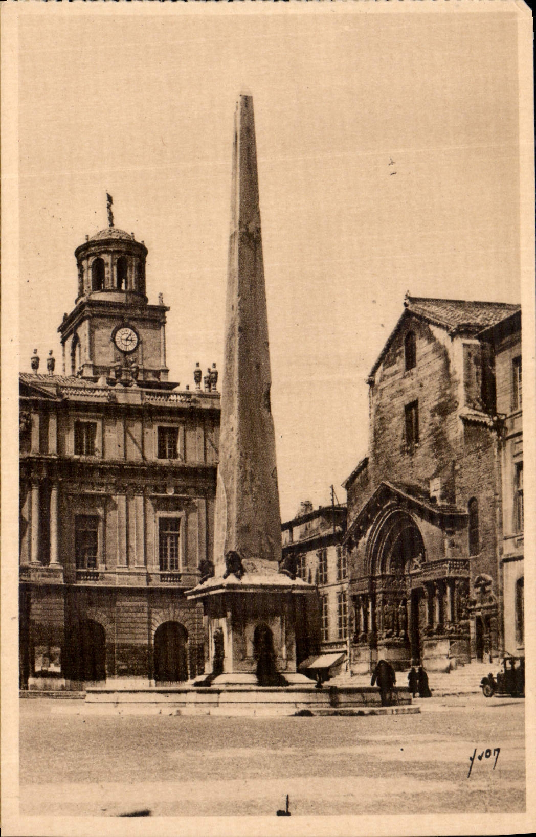 Arles (Bouches-du-Rhône) — Cathédrale Saint-Trophime, l'Obélisque romain — Éditions d'Art Yvon, Paris
