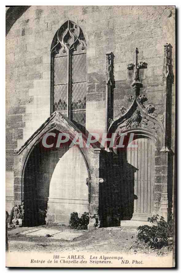 Arles. Les Alyscamps — Entrée de la Chapelle des Seigneurs — ND. Phot.