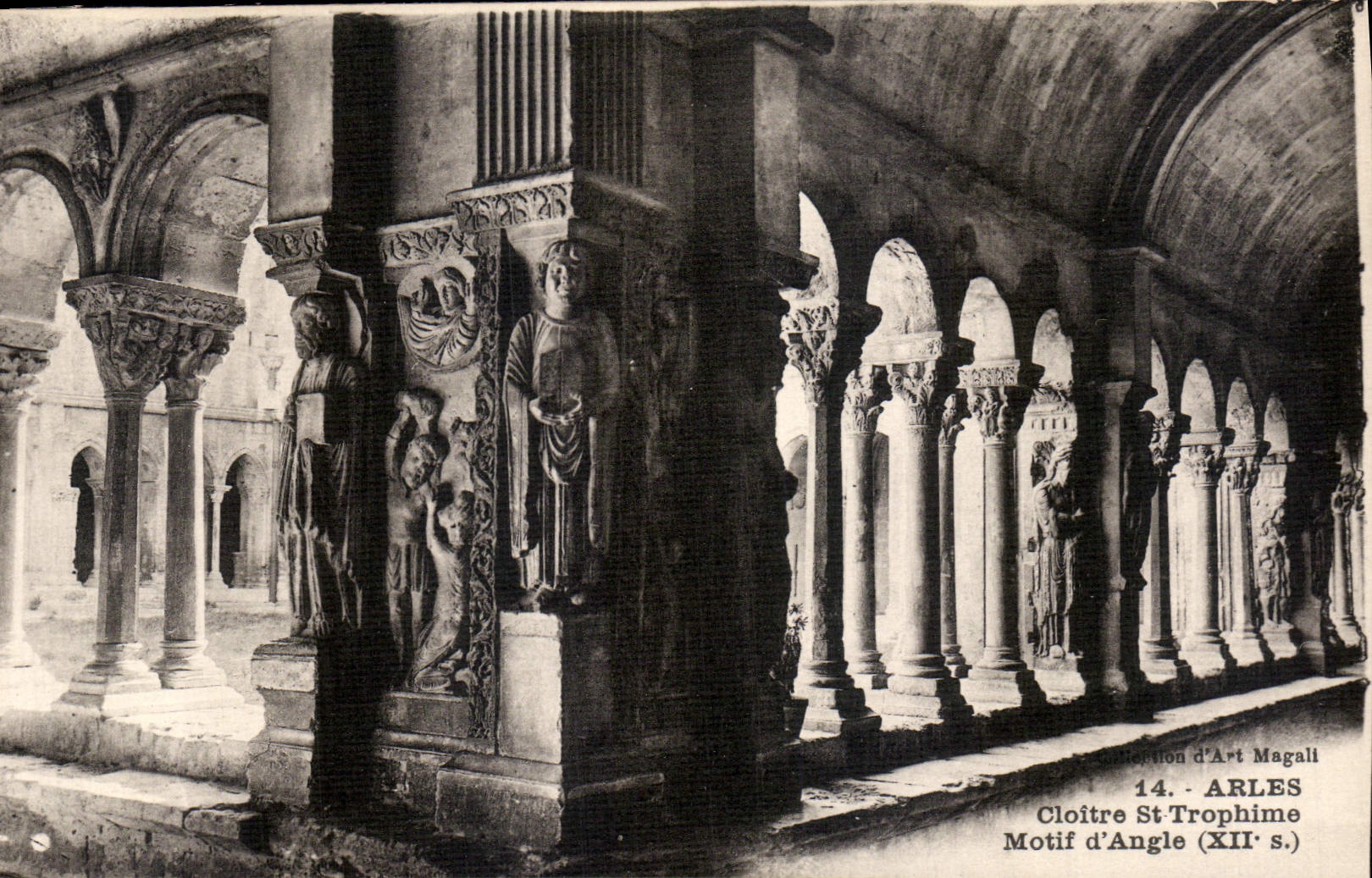 CPA Arles Cloitre St Trophime Motif d'Angle XII S 