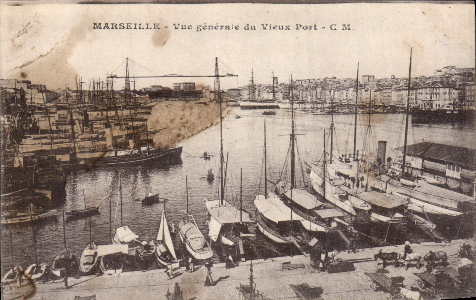 CPA Marseille vue generale du Vieux Port Bateaux