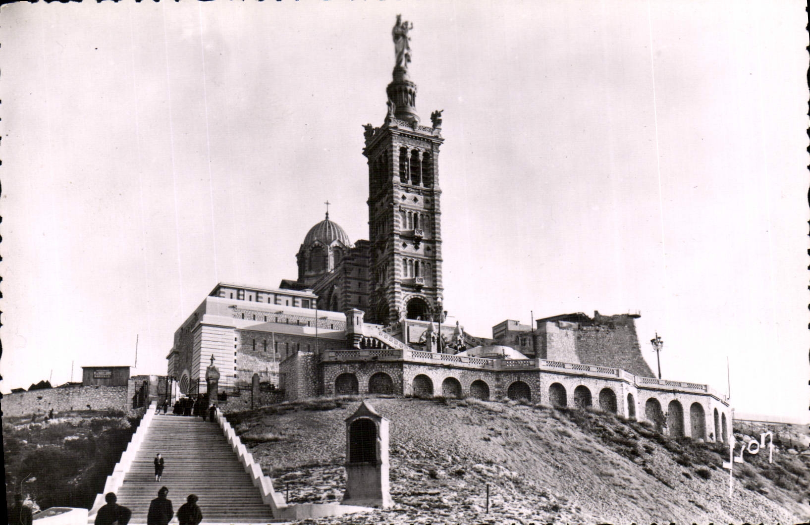 CPA Marseille N du R Basilique N D de la Garde 