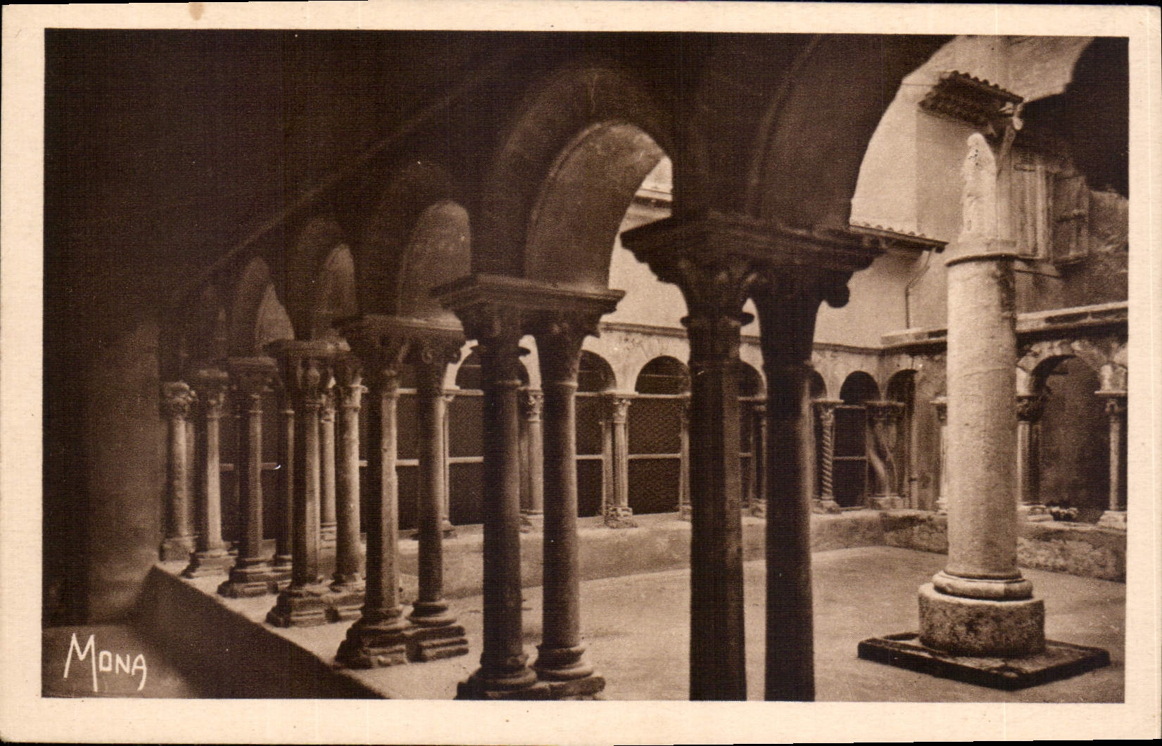 Kloster der Kathedrale — Saint-Sauveur — Die Kleinen Bilder der Provence