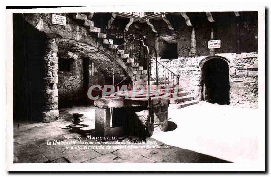 CPA Marseille le Chateau d'If la Cour Interieur du Donjon historique le Puits et l'entree du cachot 
