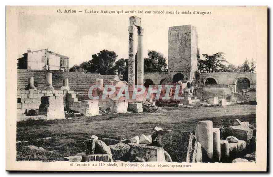 CPA Arles Theatre Antique aui aurait ete commence sous le siecle d'Auguste 
