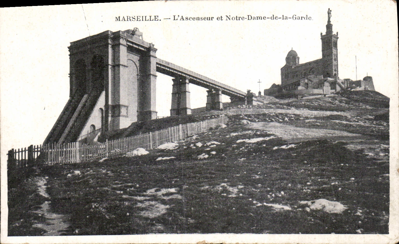 CPA Marseille l'Ascenseur et Notre Dame de la Garde 