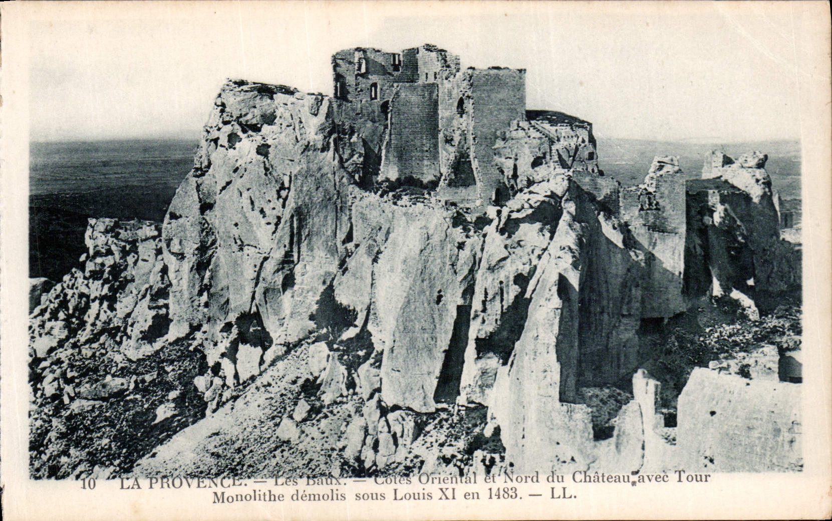 Les Baux — Osten und Norden des Schlosses mit Turm — Monolith zerstört unter Ludwig XI im Jahr 1483 — LL.