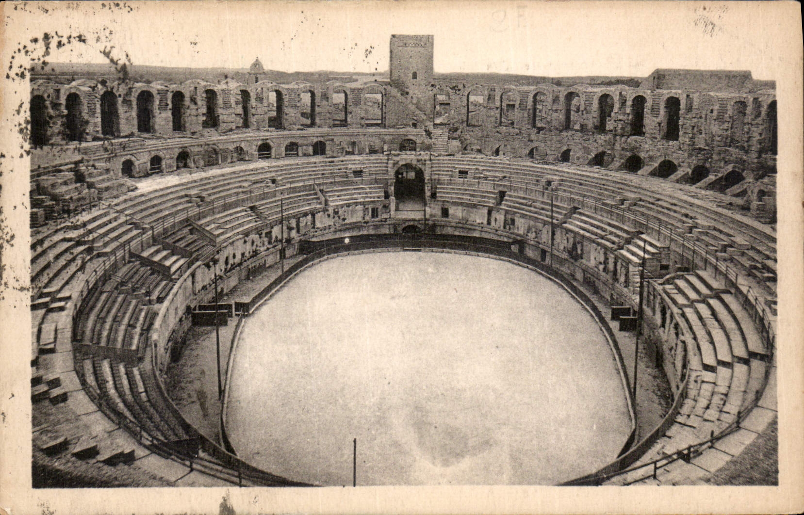 Arles — L'Intérieur des Arènes — Photo George, Arles-sur-Rhône