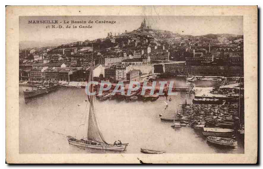 CPA Marseille la Bassin de Carenage et N D de la Garde Bateaux