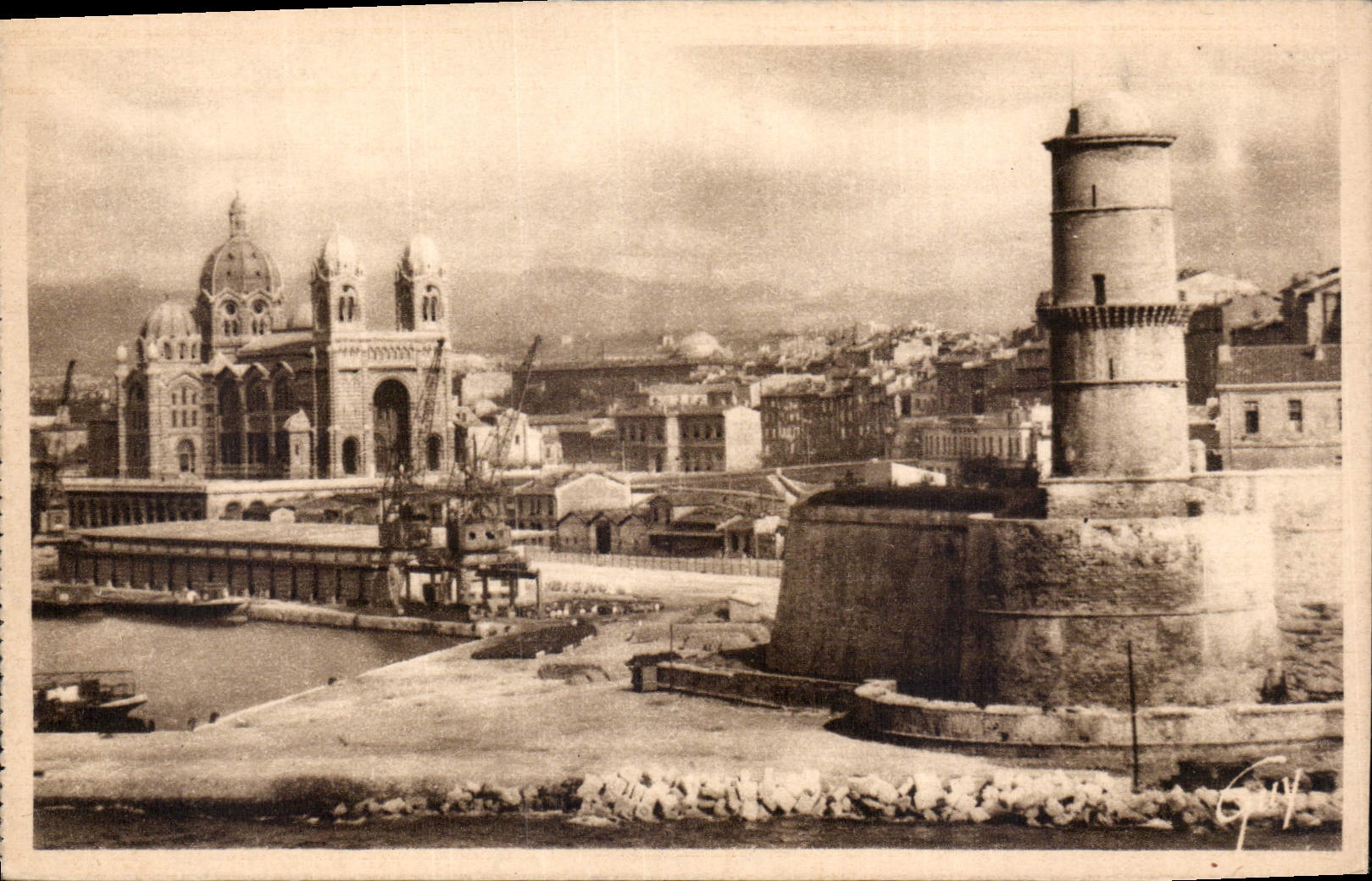 CPA Marseille B du R Cathedrale de la Major 1852 1893 ou Sainte Marie Majeure et Tour de Lancien Pha