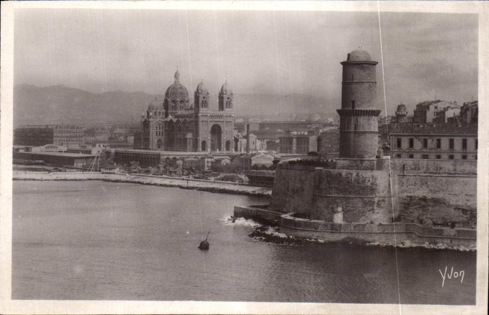 Marseille — Cathédrale et Fort Saint-Jean — Yvon
