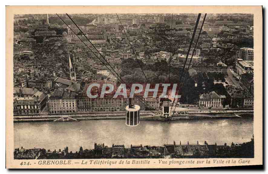 Grenoble — Le Téléphérique de la Bastille — Vue plongeante sur la Ville et la Gare — n°424