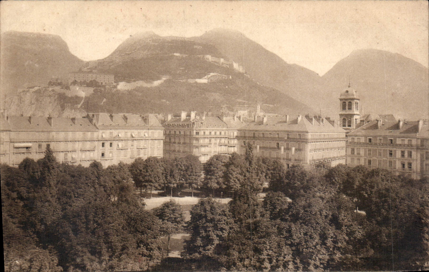 CPA Grenoble la Place Victor Hugo 