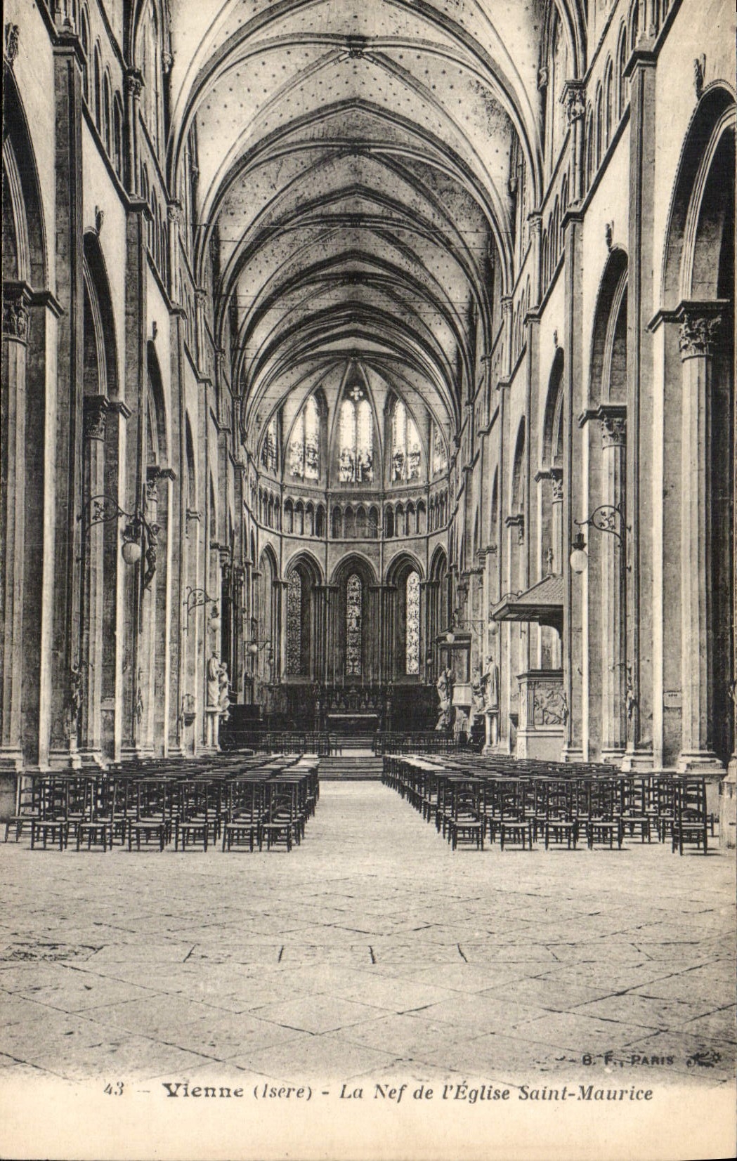 CPA Vienne Isere la Nef de l'Eglise Saint Maurice 