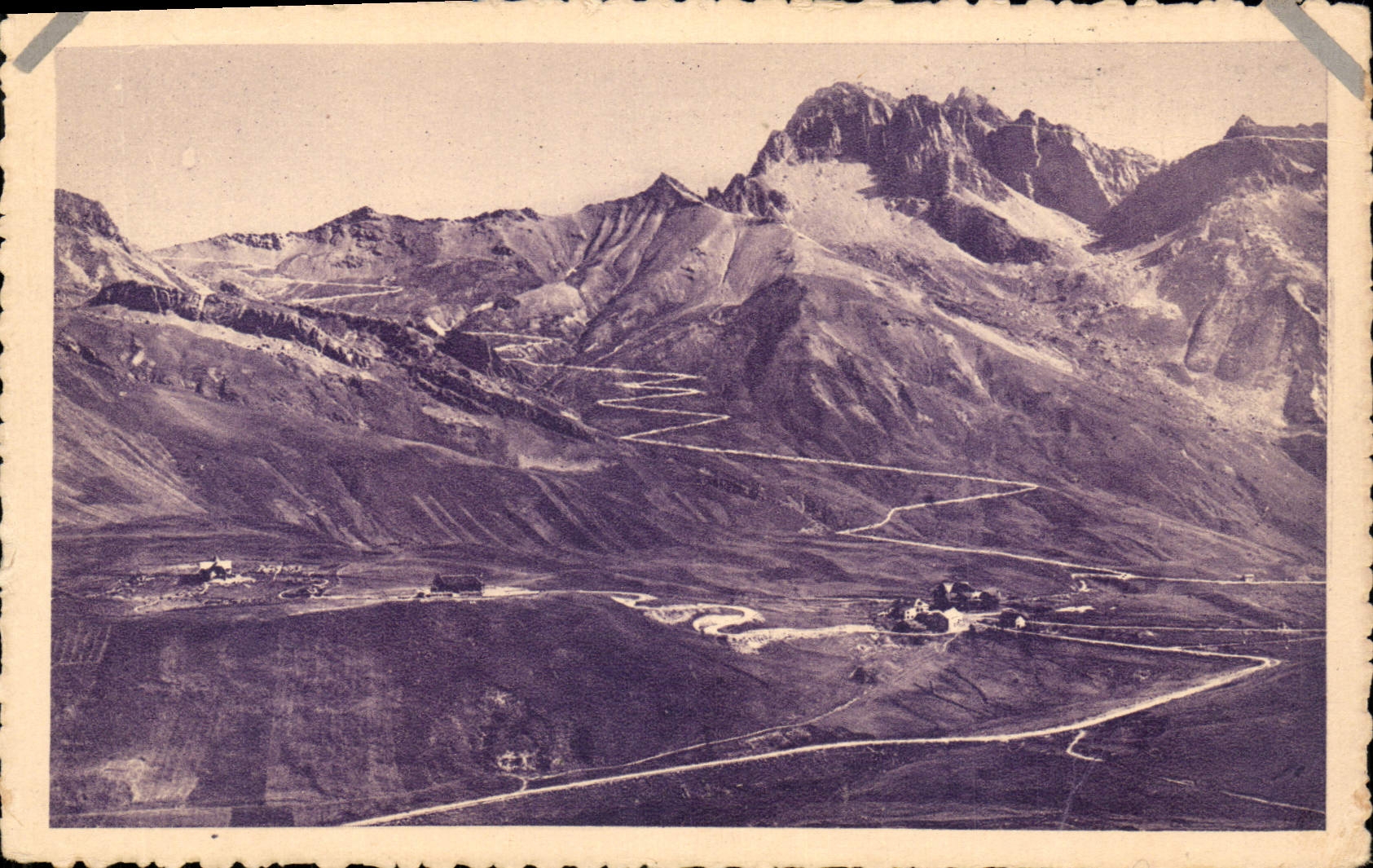 Le COL du LAUTARET (2.056 m.) — Les îlets du Galibier (3.229) et le Grand Galibier — Hôtel des Glaciers, Dauphiné