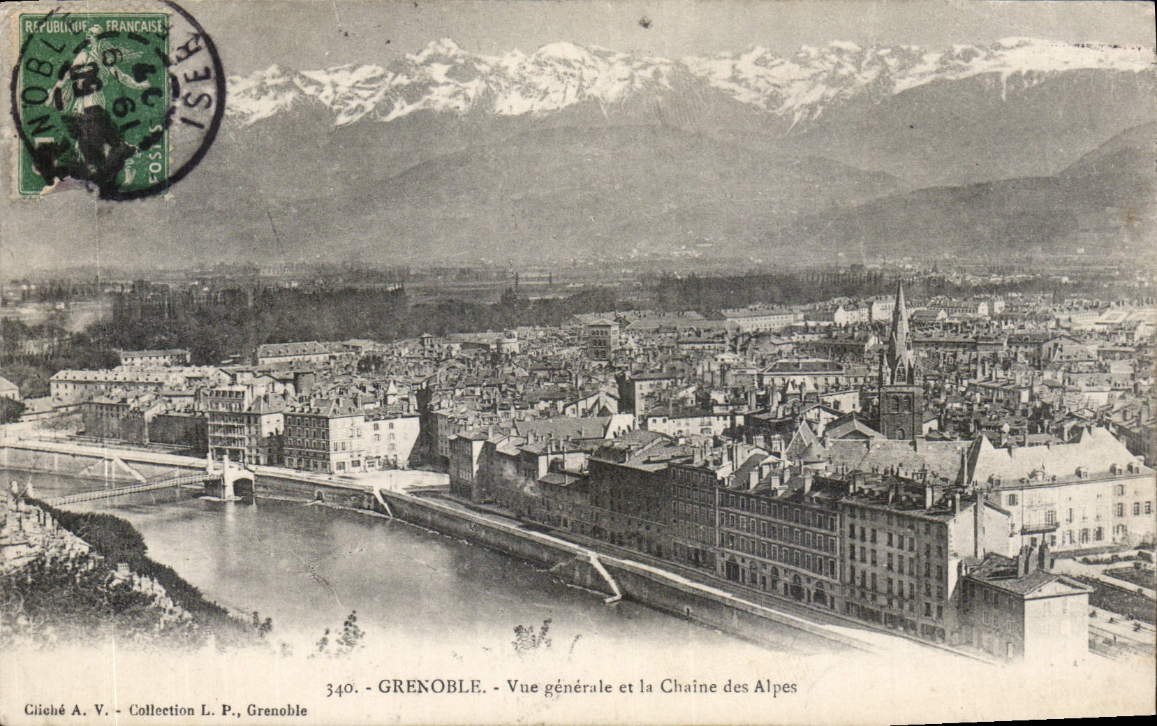Grenoble — Vue générale et la Chaîne des Alpes — Cliché A.V. Collection L.P.