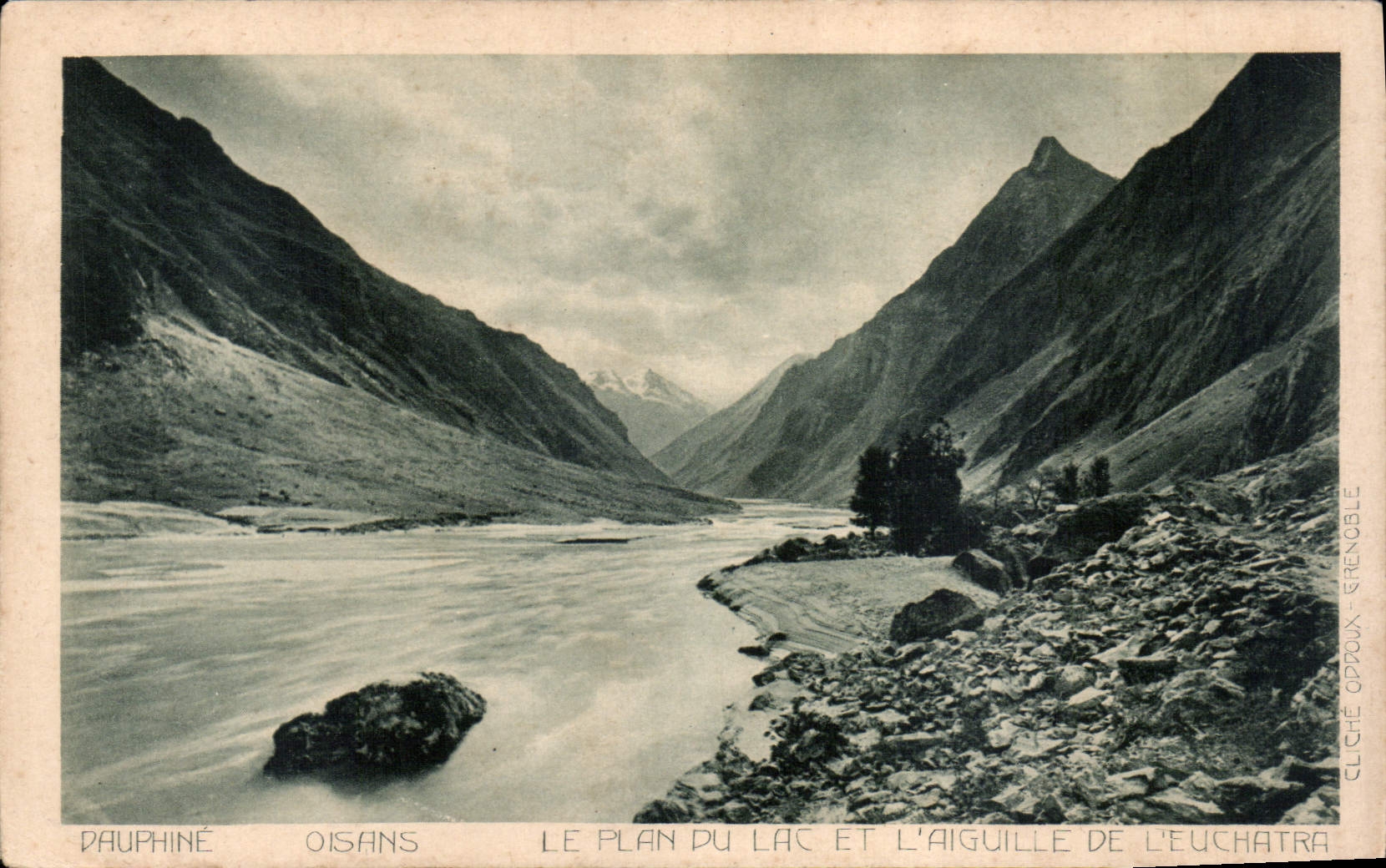 CPA Dauphine Oisans le plan du lac et l'Aiguille de l'Euchatra 