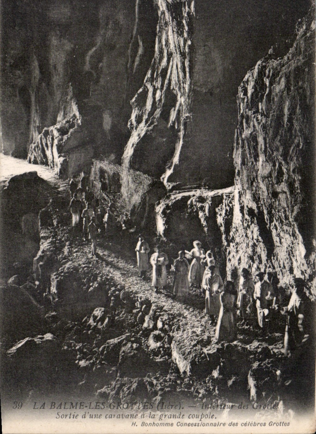 CPA La Balme les Grottes Isere interieur des Grottes sortie d'une caravane a la grande coupole 