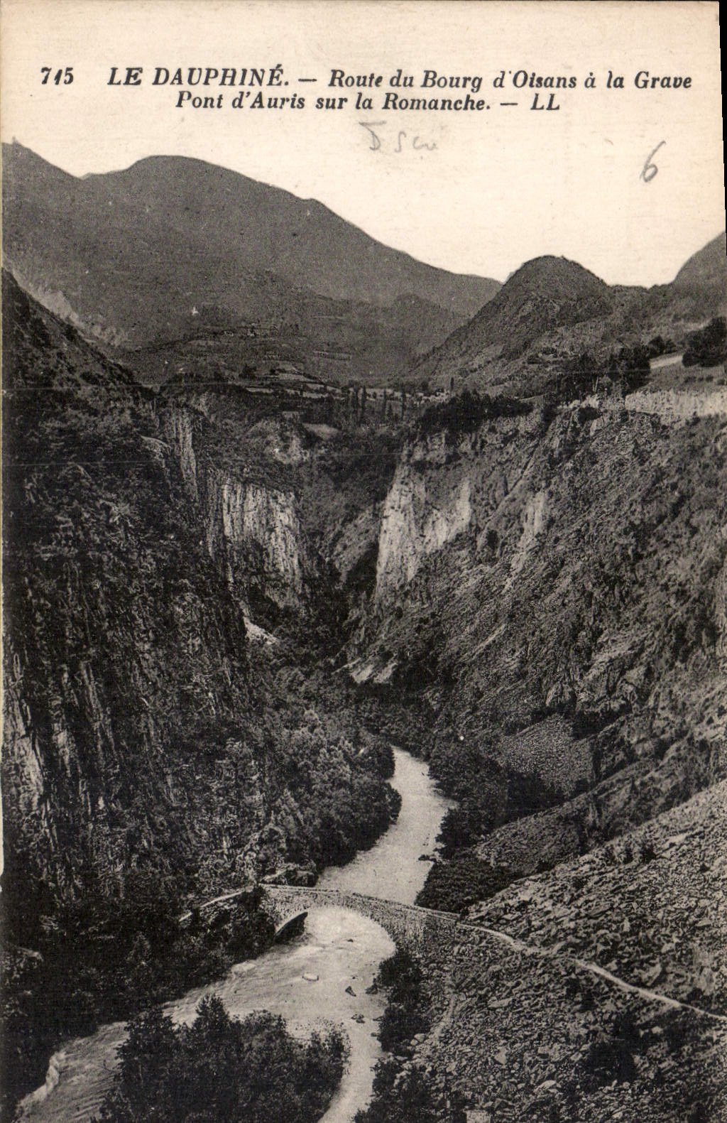 CPA Le Dauphine Route du Bourg d'Oisans a la Grave pont d'Auris sur la Romanche 