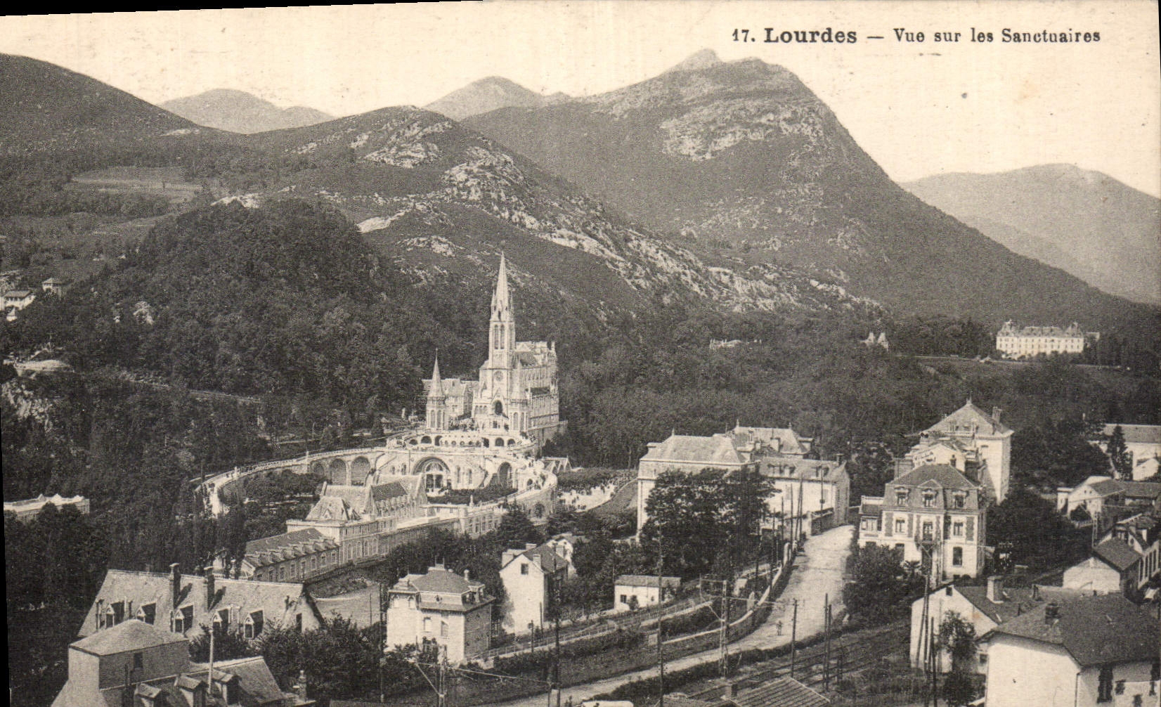 Lourdes — Vue sur les Sanctuaires — Éditeur Palal de Lourdes, n° 47