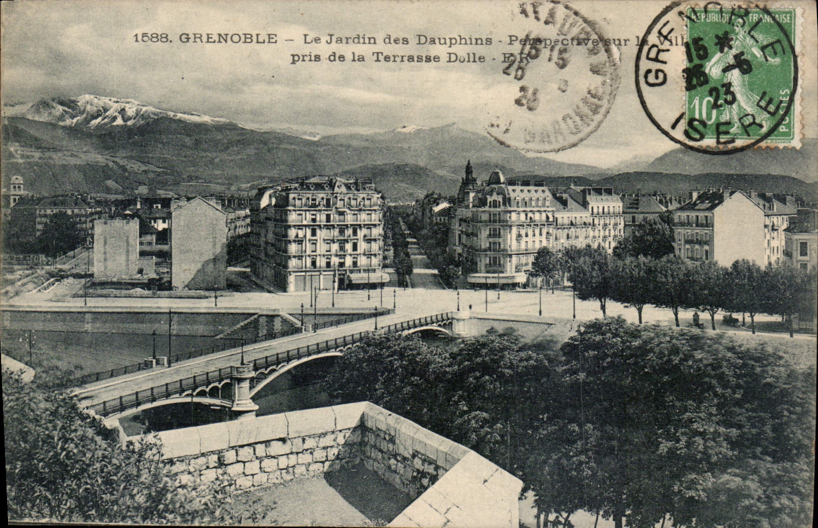 Grenoble — Le Jardin des Dauphins — Perspective sur la Ville — pris de la Terrasse Dolle — éditeur E.R. n°1588
