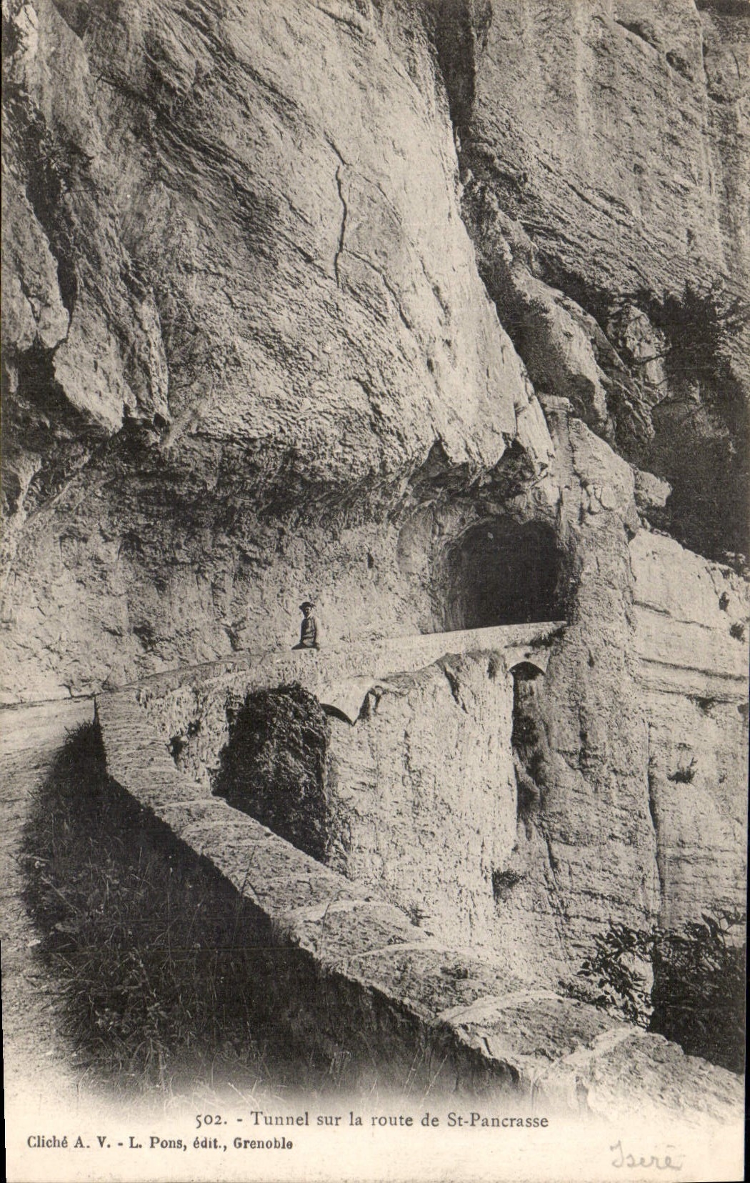 Tunnel sur la route de St-Pancrasse — Isère — Cliché A. V., édit. L. Pons, Grenoble, n° 502