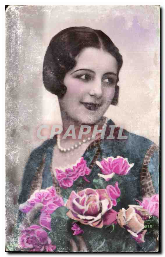 Jeune femme avec roses — carte postale — éditeur P. 215