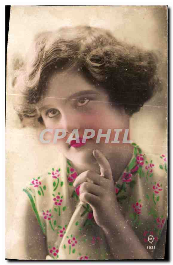 Jeune femme en robe à motifs floraux — portrait — CPAPHIL 1211
