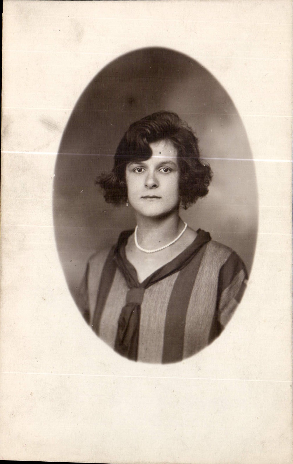 Portrait d'une femme — époque 1920 — C. CAMPION, Rouen