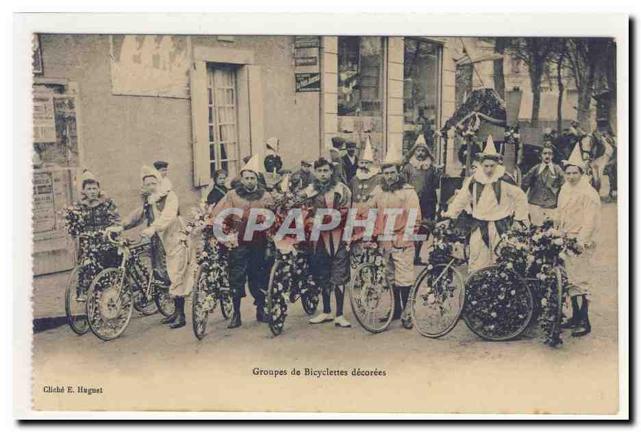 Groupes de Bicyclettes décorées — Cliché E. Huguet