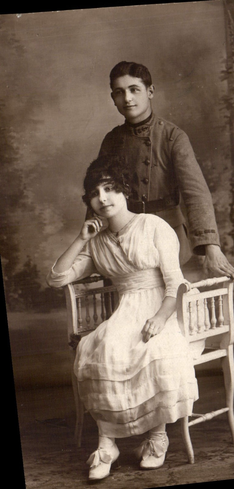 Portrait of a couple — period 1900-1910 — publisher unidentified