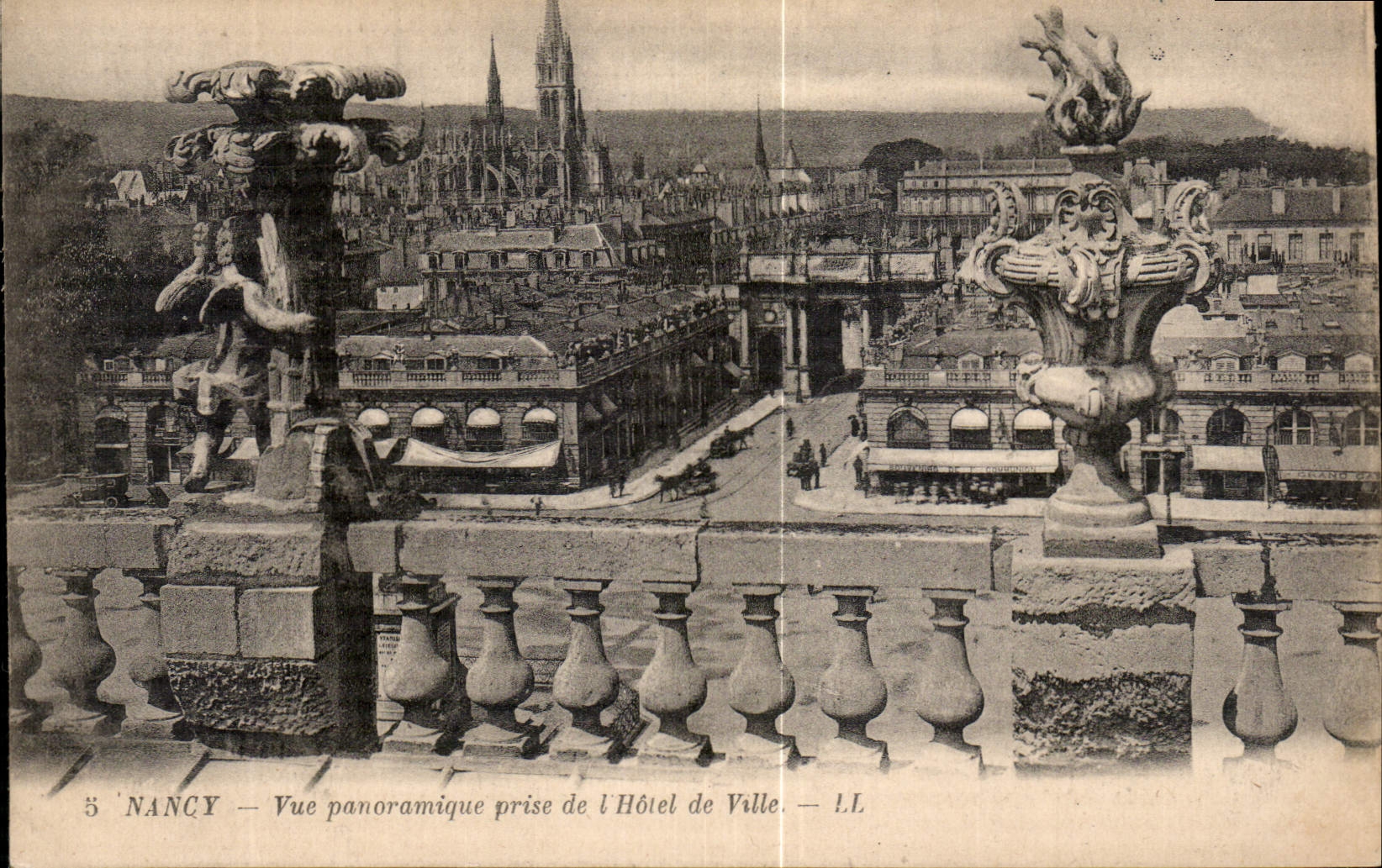 NANCY — Vue panoramique prise de l'Hôtel de Ville — L.L.