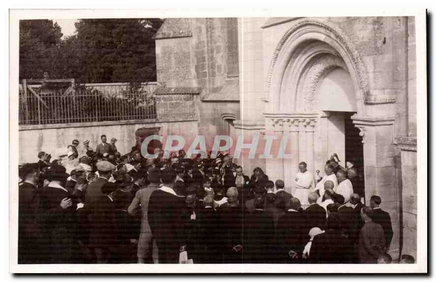 CARTE PHOTO Personnages Eglise