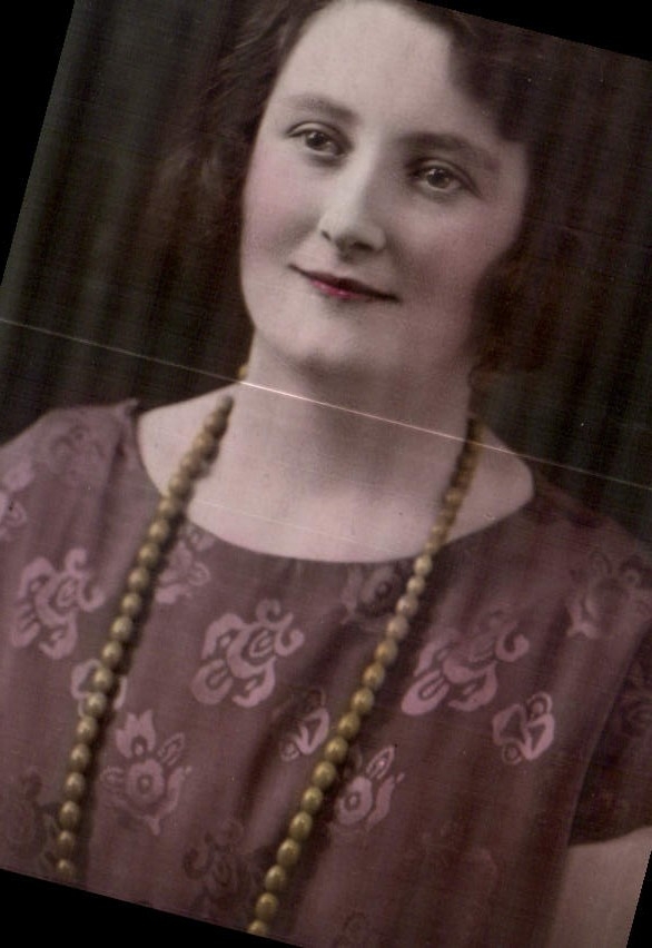 Portrait d'une femme — éditeur inconnu, n° de série non visible