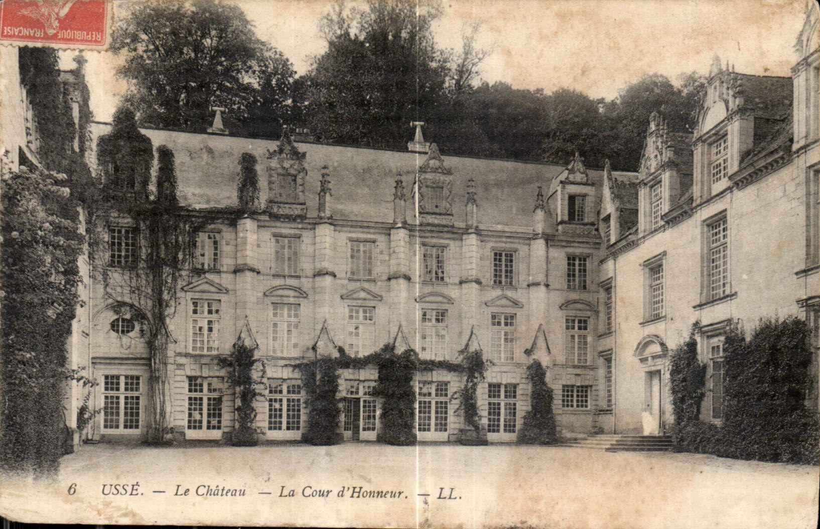 CPA Usse le Chateau la Cour d'Honneur 