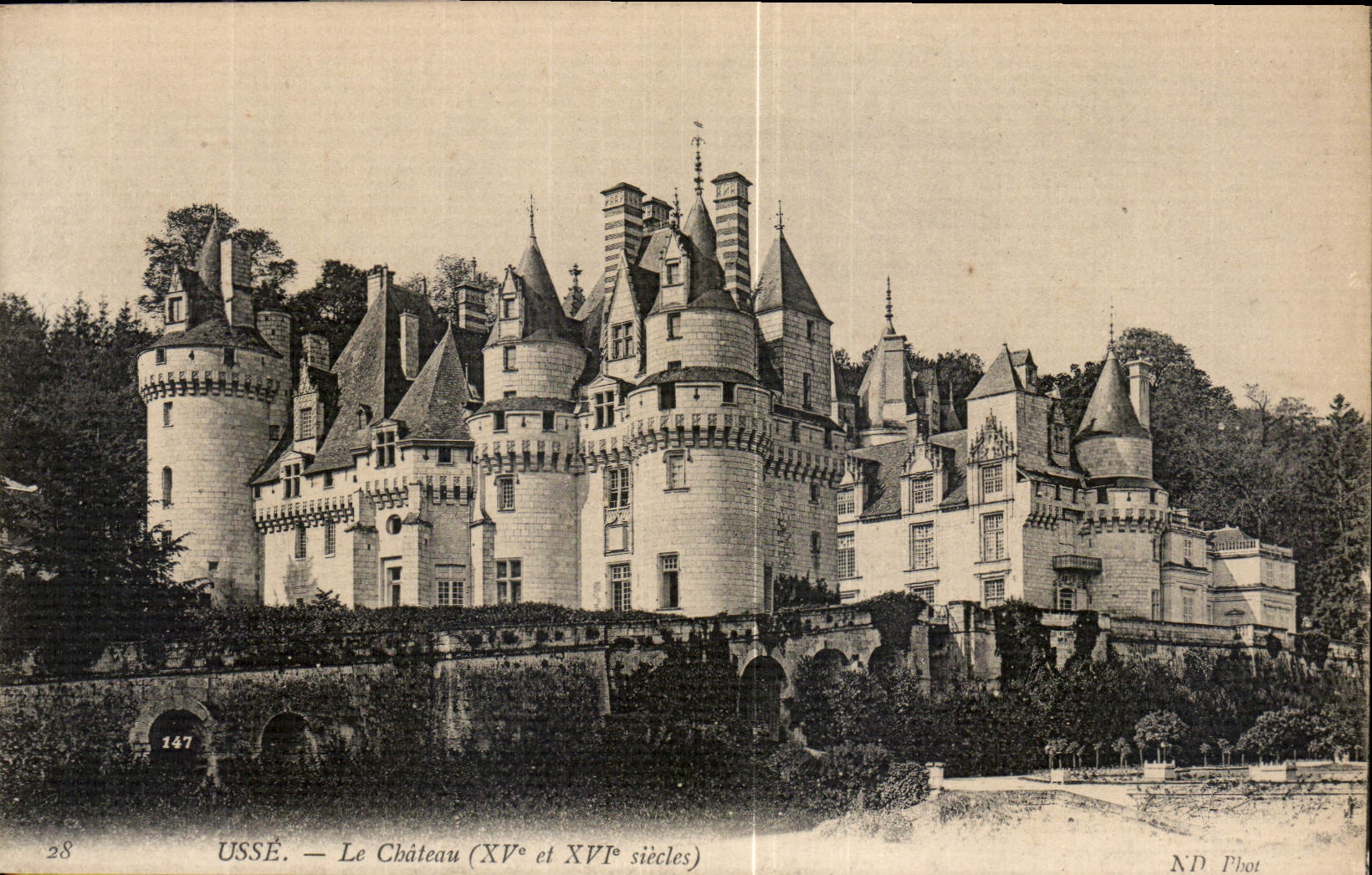 CPA Usee le Chateau XV et XVI siecle 