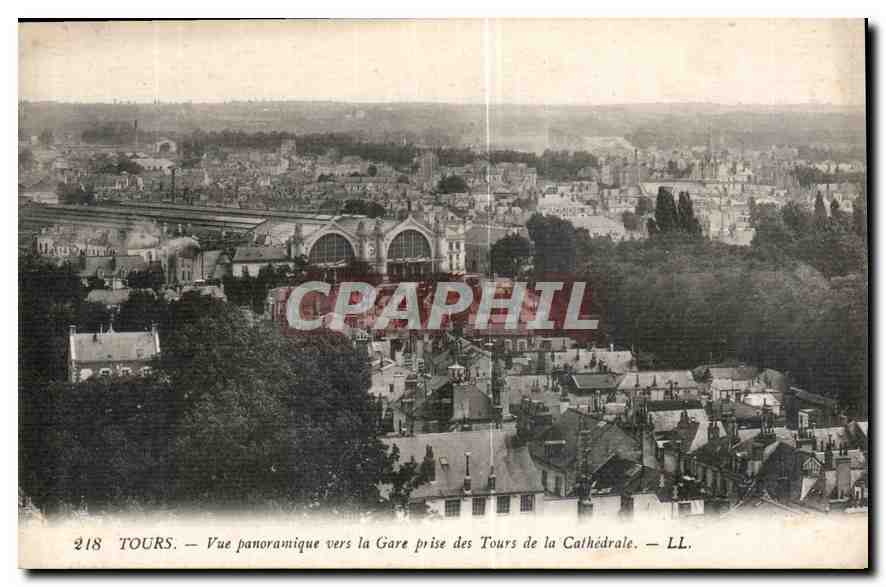 CPA Tours vue panoramique vers la Gare prise des Tours de la Cathedrale 