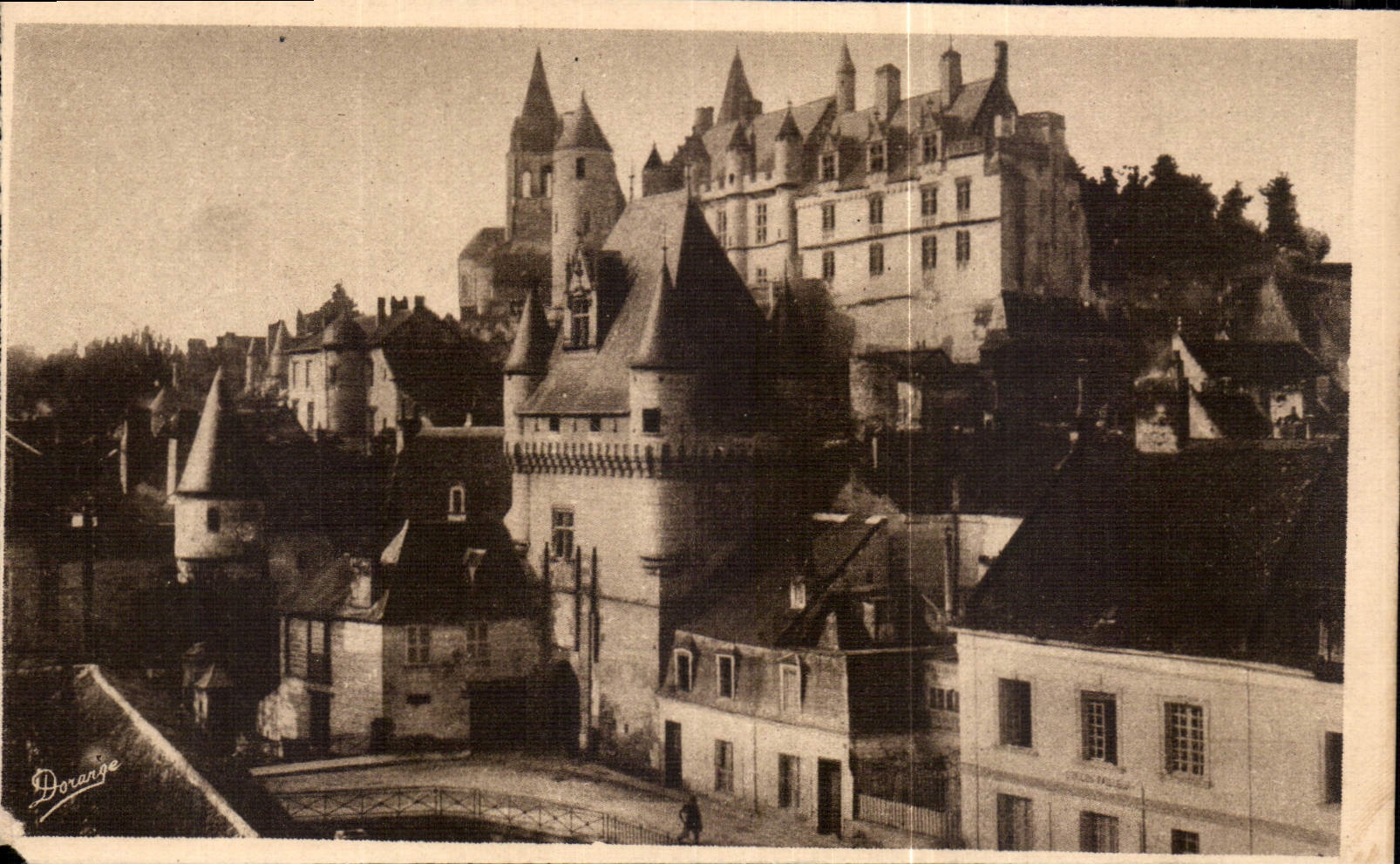 CPA Loches I et L le Chateau Royal mon hist bati au XII et agrandi au XV S et la Porte des Cordelier