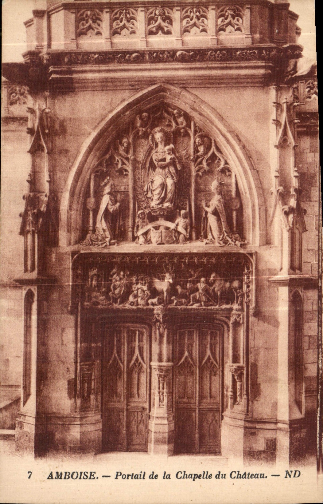 CPA Amboise Portail de la Chapelle du Chateau 