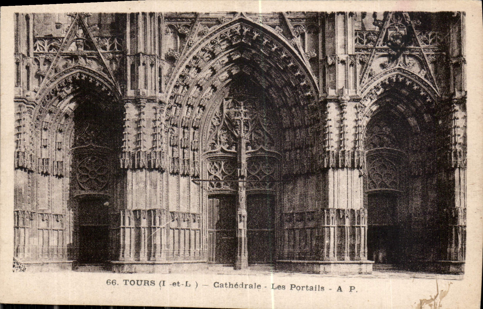 CPA Tours I et L Cathedrale les Portails 